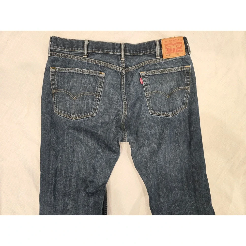 Levi's 505 jeans: Regular‎ Fit Straight Leg Men 38x30 measures 38x29 medium wash